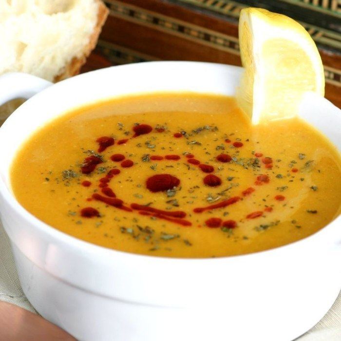 Mercimek Çorbası (rote Linsensuppe)