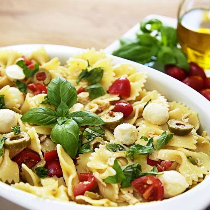 Mediterraner Nudelsalat