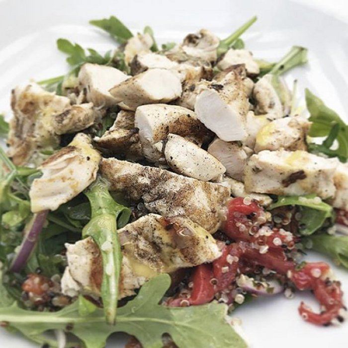 Hähnchenquinoa-Griechischer Salat