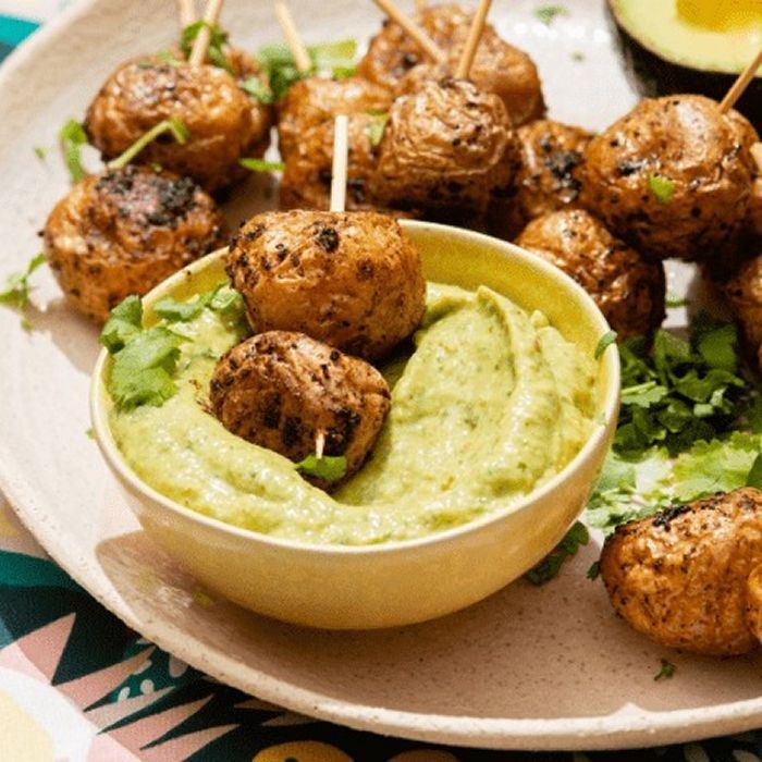 Avocadodip mit neuen Kartoffeln