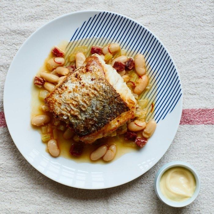 Panfrittierte Hake mit Weißen Bohnen und Chorizo-Suppe