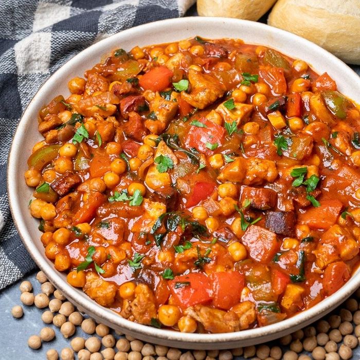 Spanische Bohnen mit Hähnchen und Chorizo