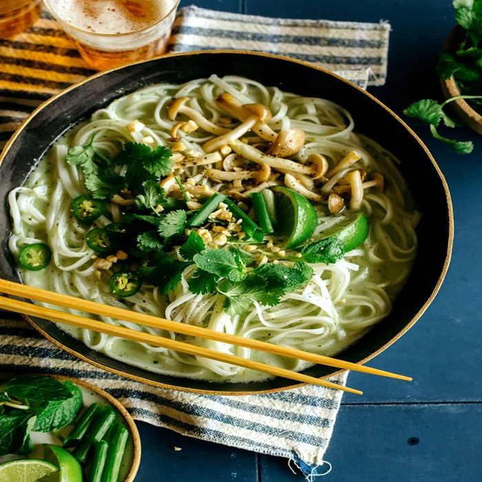 Thailändische Curry-Nudelsuppe