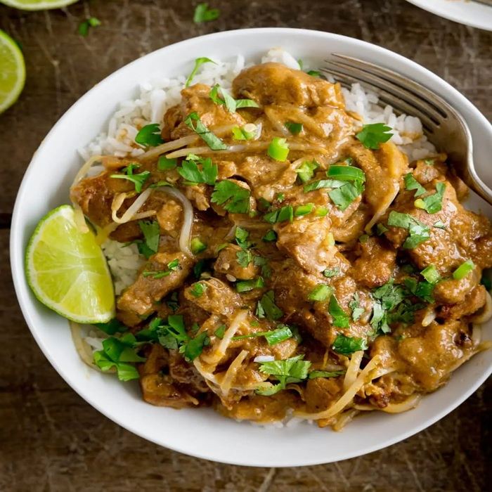 Thailändisches Schweinefleisch- und Erdnusscurry