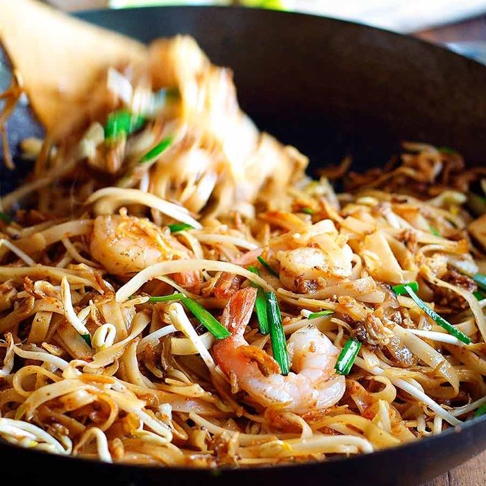 Scharfe Thai-Spaghetti mit Garnelen