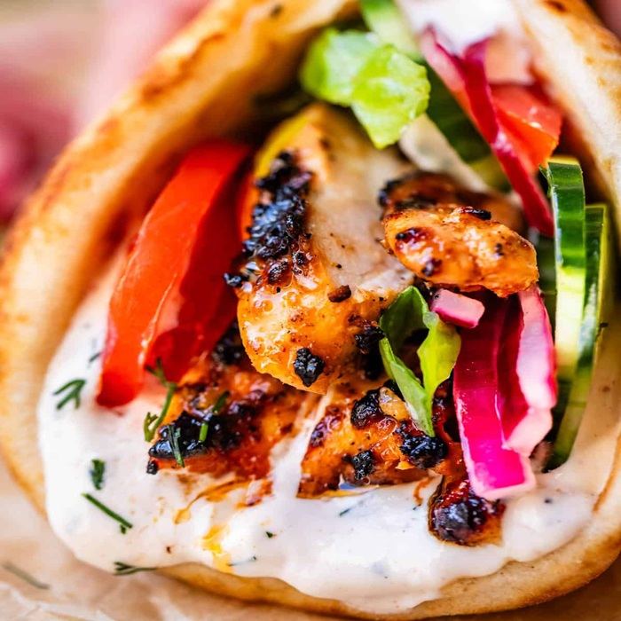 Hähnchen-Shawarma mit selbstgemachtem Knoblauch-Kraut-Joghurt-Sauce