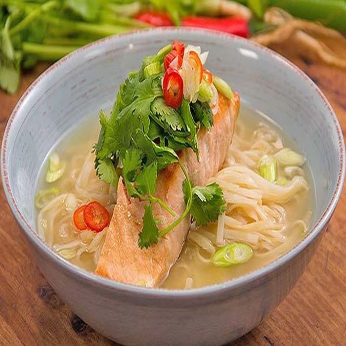 Salmon-Nudelsuppe
