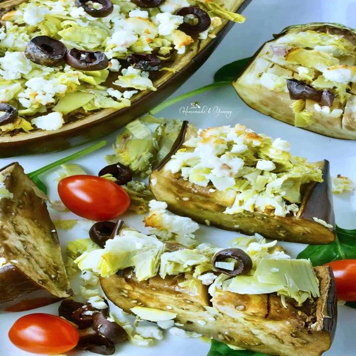Gebratene Aubergine mit Ziegenkäse und gebratenem Fladenbrot
