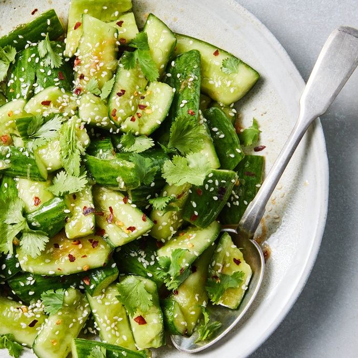 Sesam-Salat mit Gurke