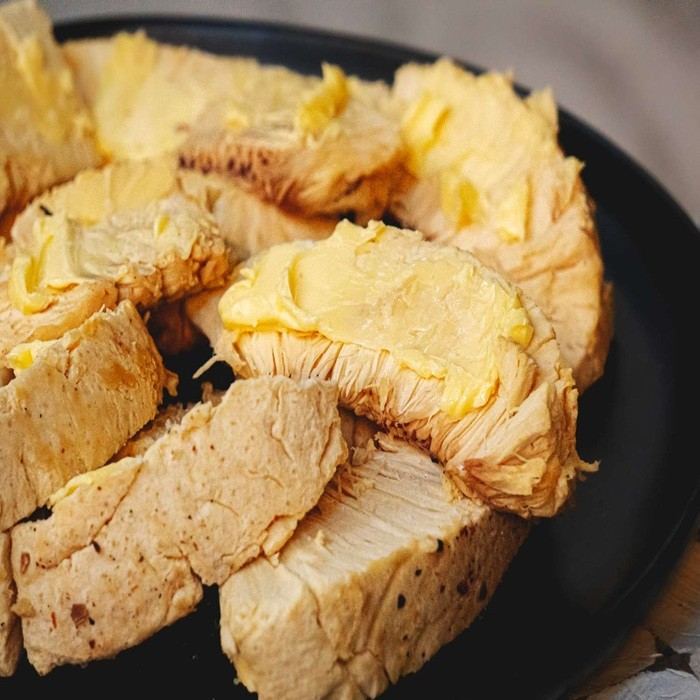 Brotfrucht in Buttersoße